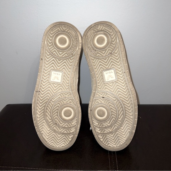 Veja V-10 Low-Top Sneakers in Extra White - Picture 6 of 7